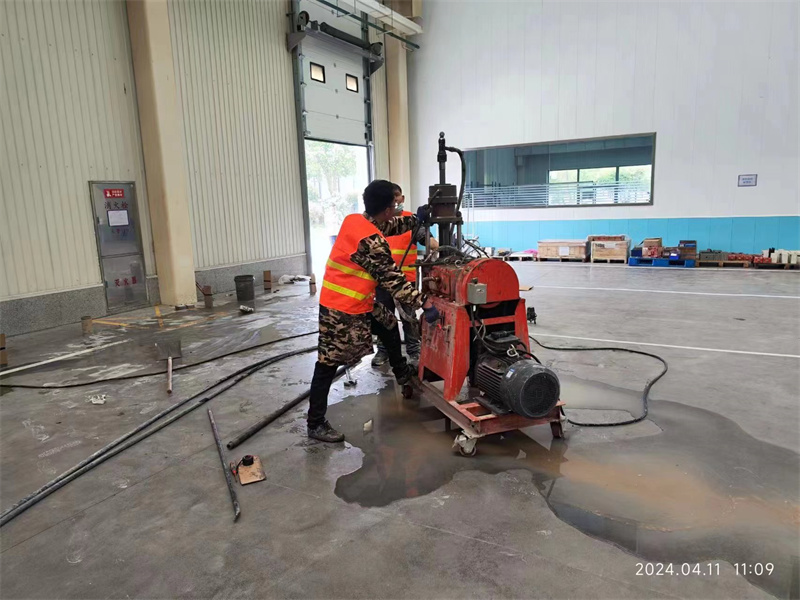 布尔津厂房地面下沉塌陷注浆加固施工